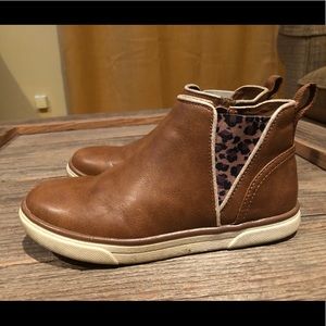 Girls zip sneaker boot